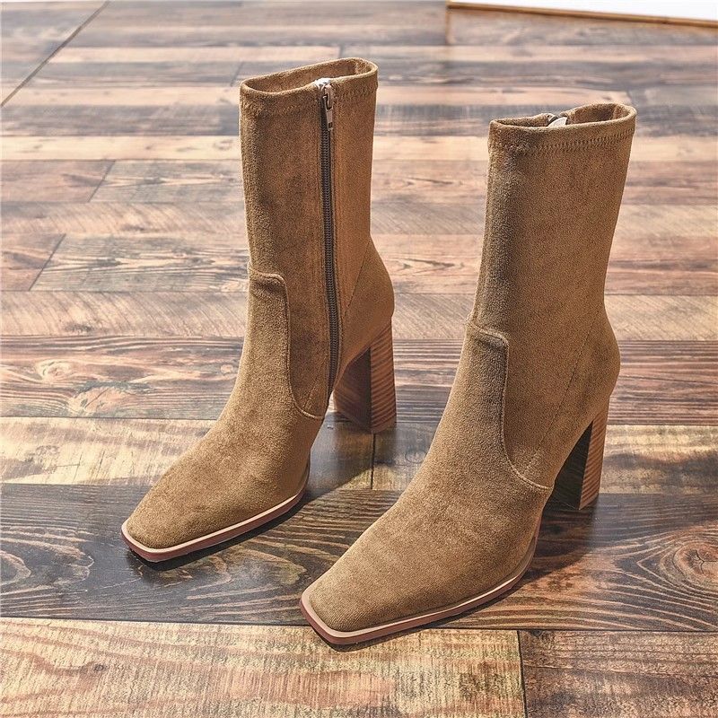 Mila – Botas de salto largo e biqueira quadrada
