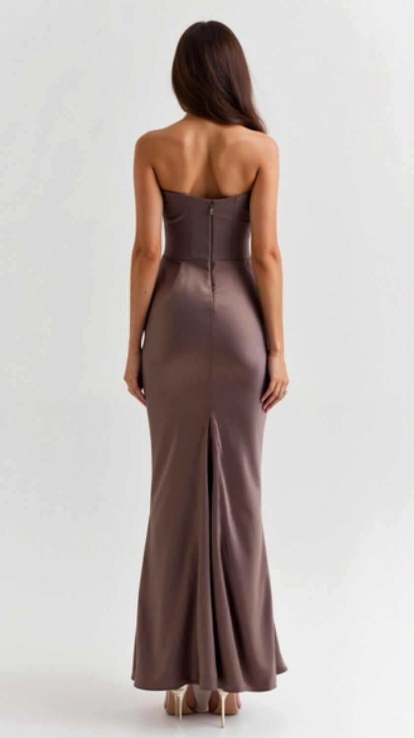Vestido comprido com corpete feminino