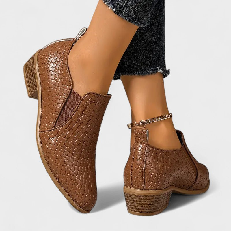 Nora – Sapatos recortados de linhas elegantes