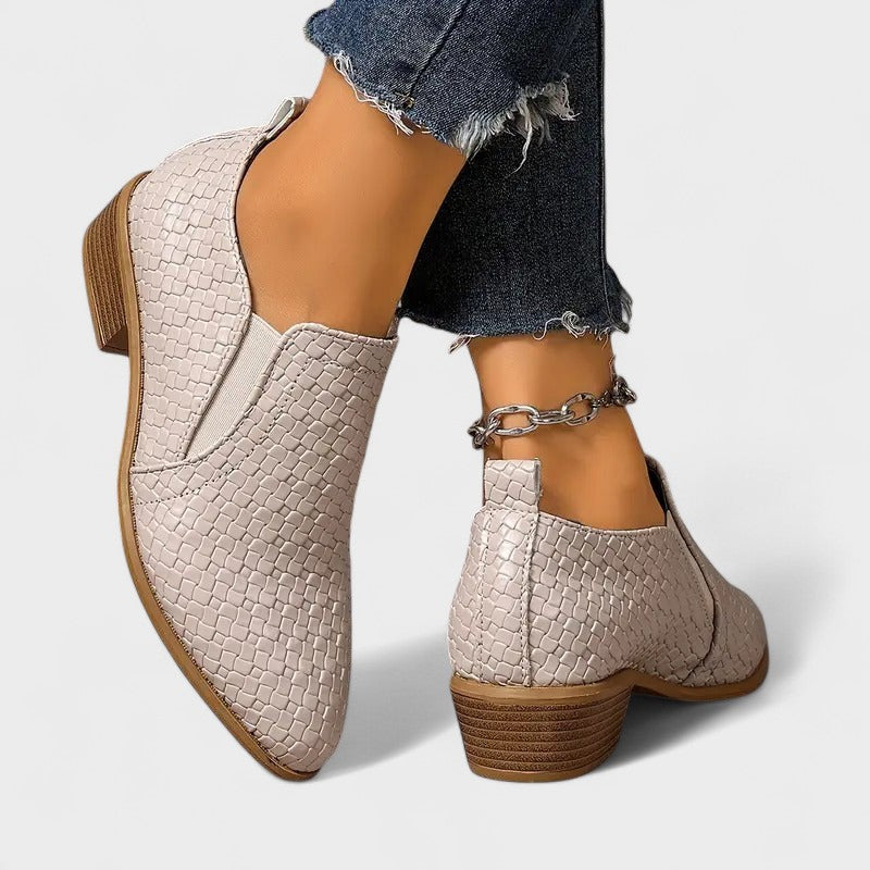 Nora – Sapatos recortados de linhas elegantes