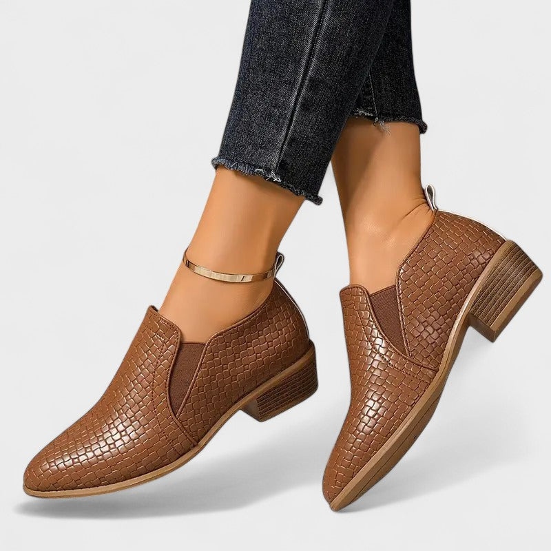 Nora – Sapatos recortados de linhas elegantes