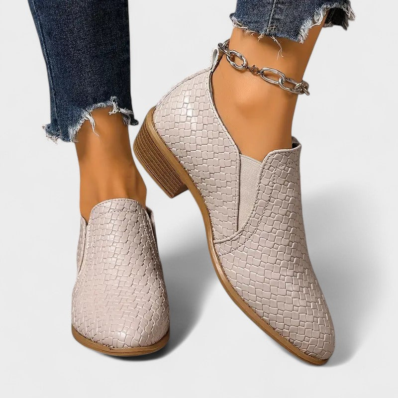 Nora – Sapatos recortados de linhas elegantes