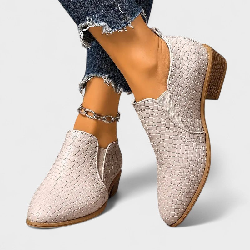 Nora – Sapatos recortados de linhas elegantes