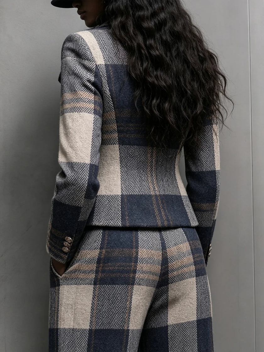 Conjunto Matilde – Blazer Estruturado e Calças Xadrez
