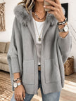 Lara – Cardigan de malha oversized com capuz de pelo