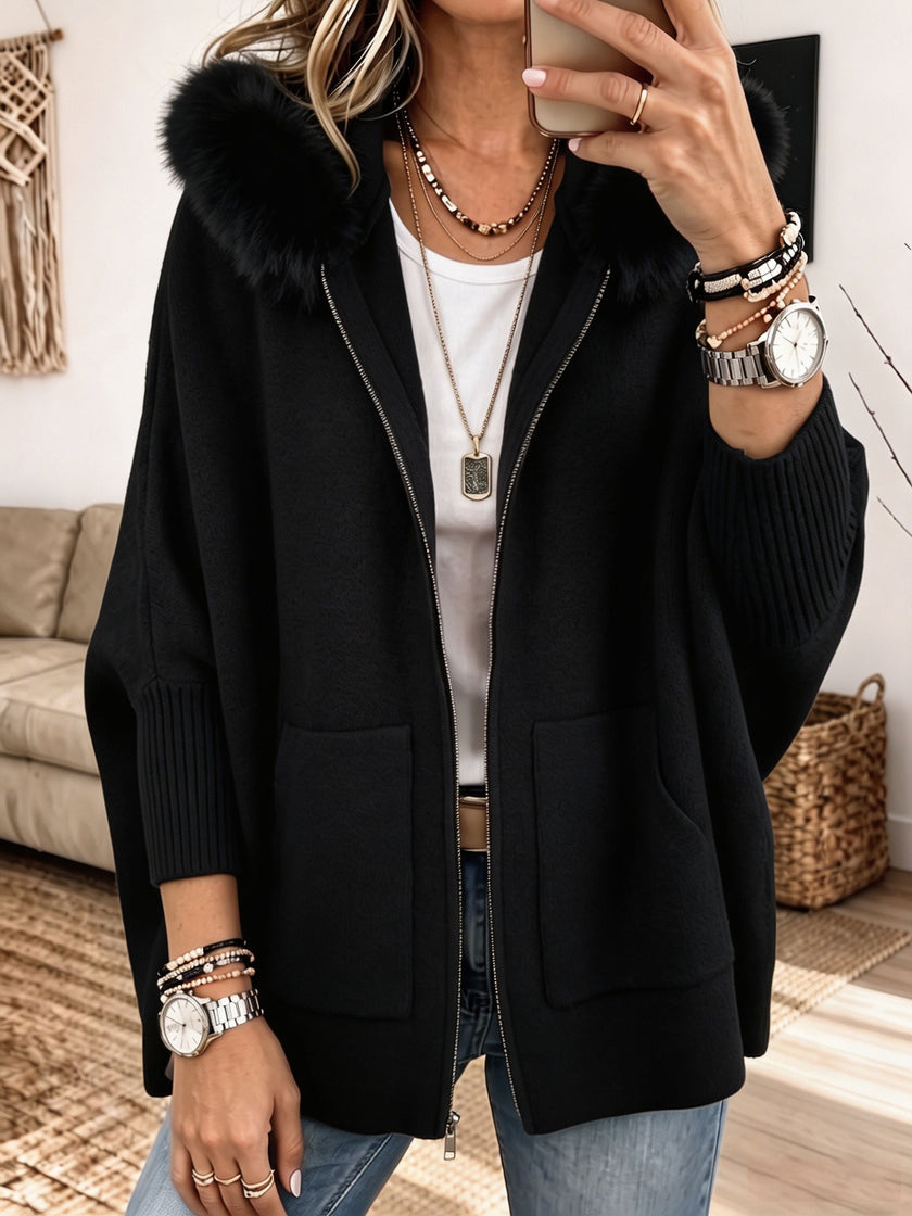 Lara – Cardigan de malha oversized com capuz de pelo