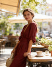 Daniela - Macacão elegante com decote em V e perna larga