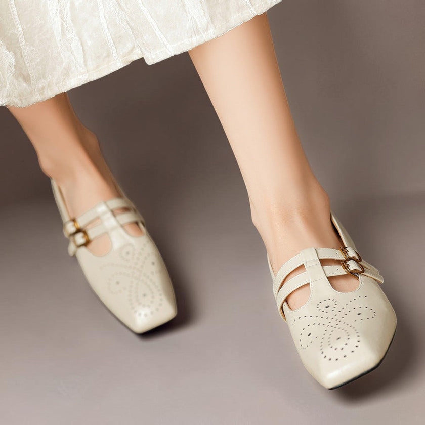 Marisol | Escarpin Mary Jane com dupla fivela em couro perfurado