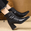 Anaïs – Botins de salto médio e linhas elegantes